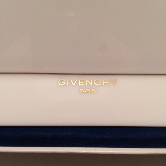Givenchy x Yamaka Ivory and Gold Porcelain Plate - Picture 3 of 8